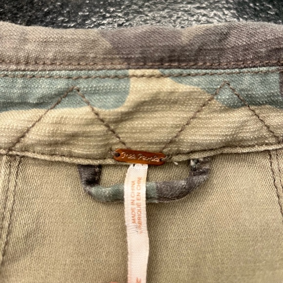 Free People utility camo jacket, Color: Camo, Size: Medium - Picture 4 of 4